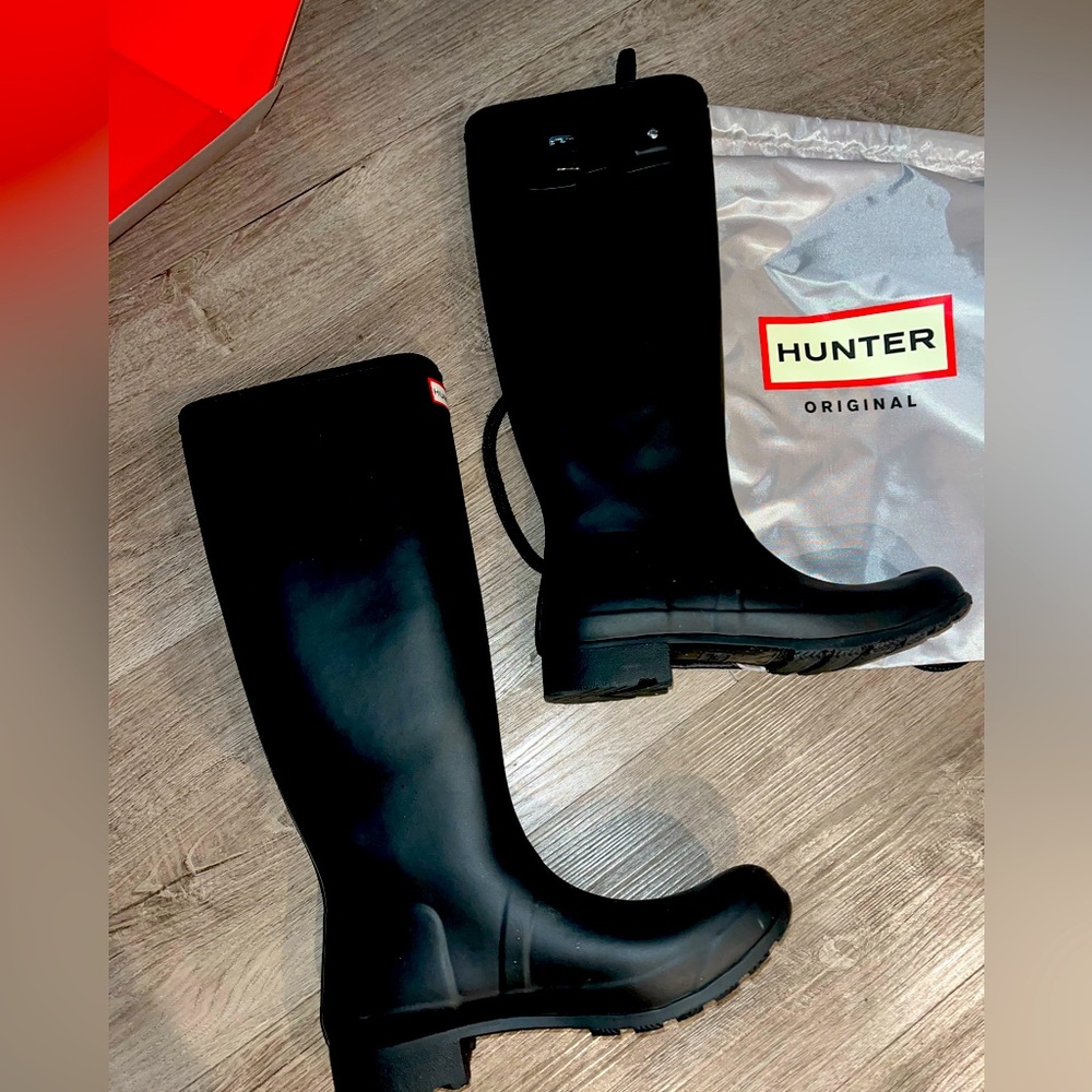 BLACK HUNTER BOOTS ONLY WORN ONCE